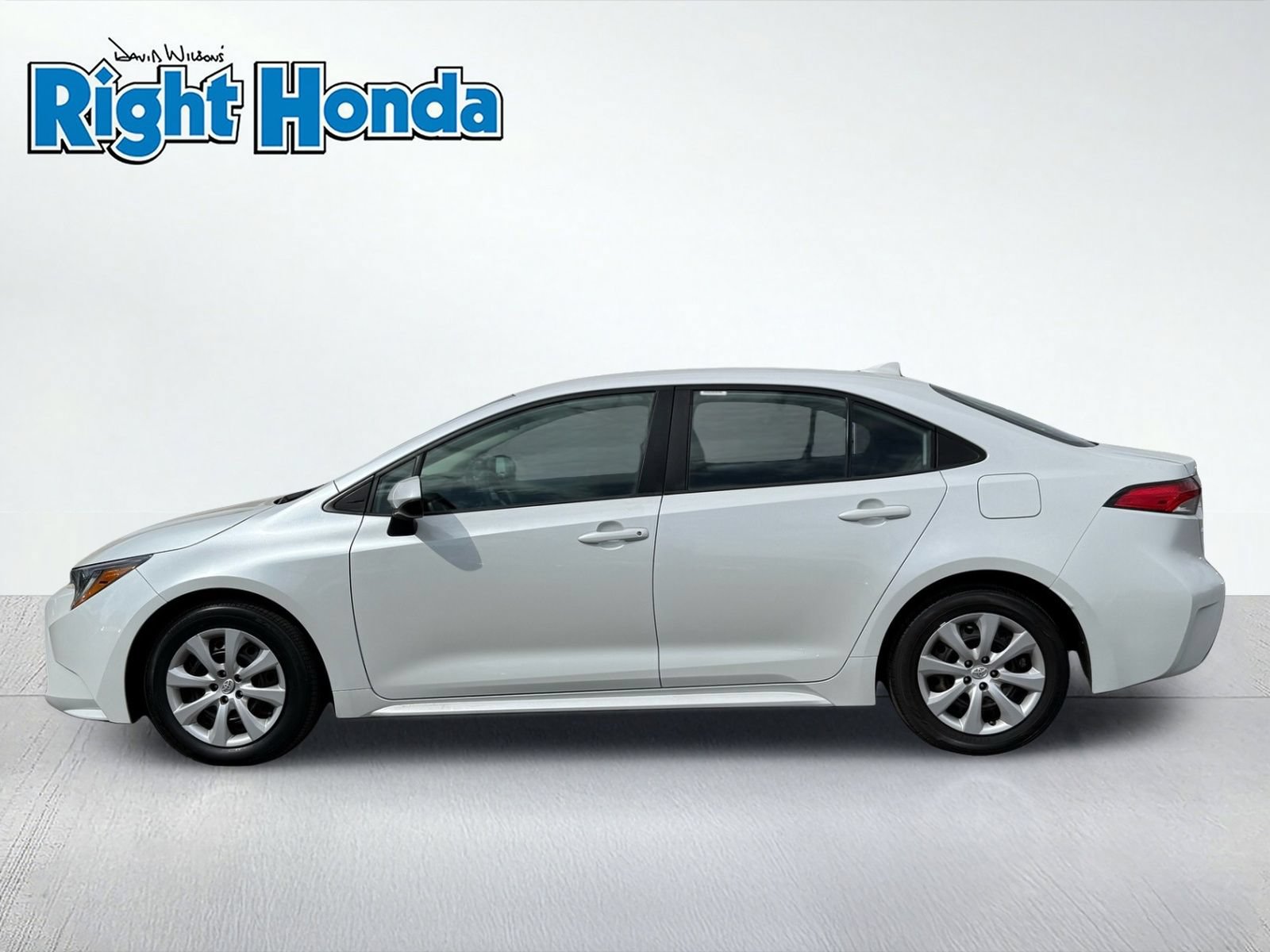 Used 2025 Toyota Corolla LE FWD image 3