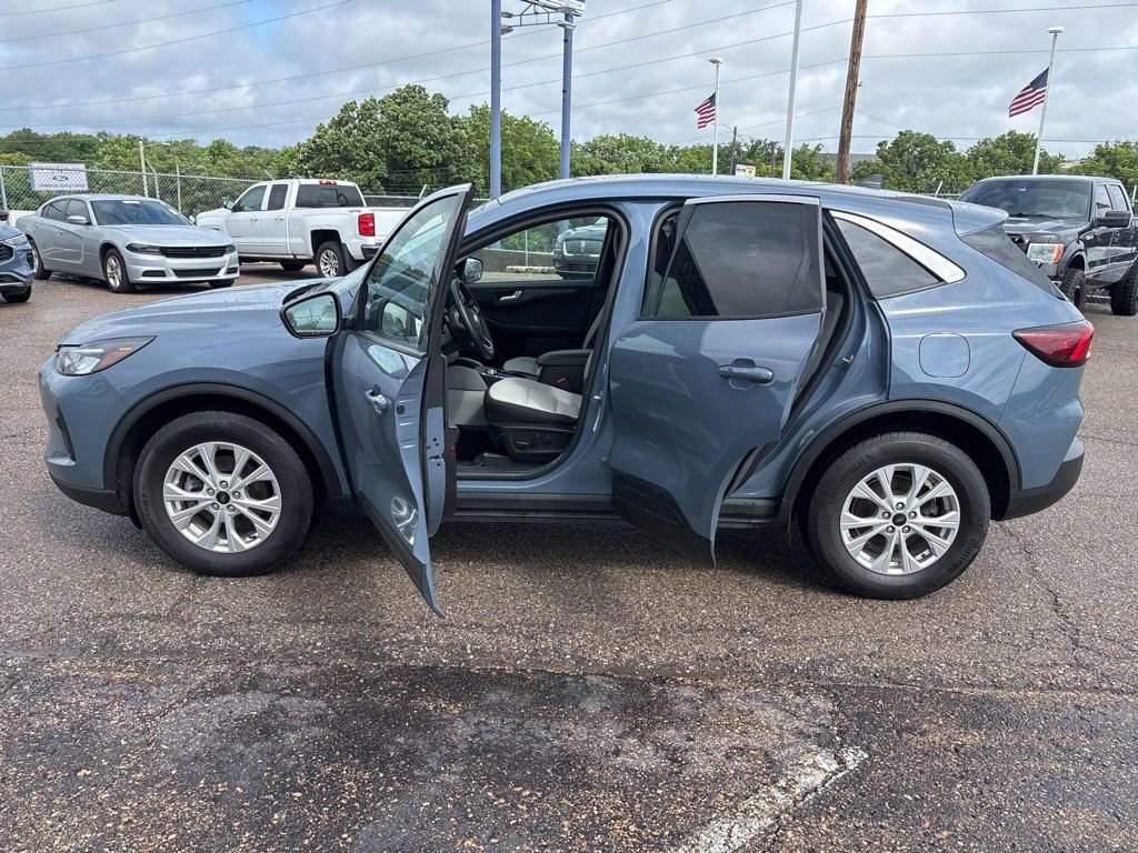 Used 2023 Ford Escape Active w/ Tech Pack #2 AWD/4WD image 4