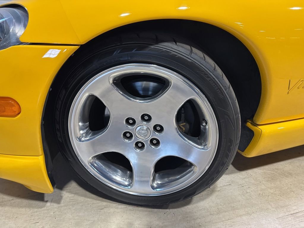 Used 2001 Dodge Viper RT/10 RWD image 2