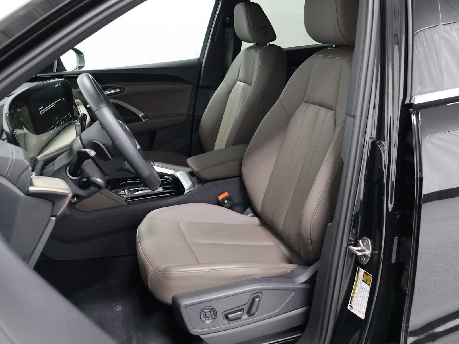 Certified 2025 Audi Q5 Premium w/ Convenience Package AWD/4WD image 5