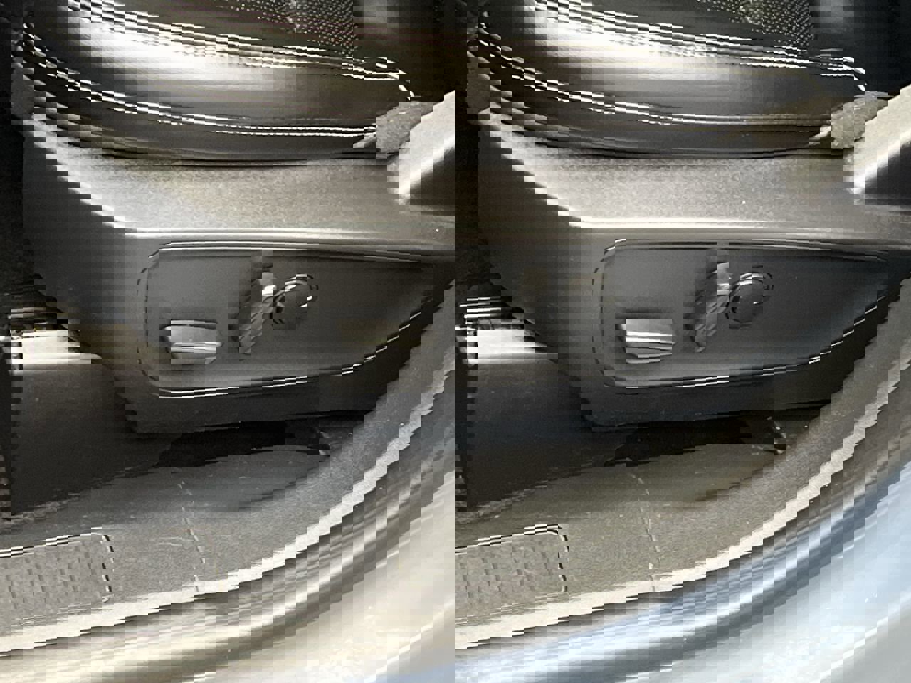 Used 2024 Ford Escape Platinum image 10