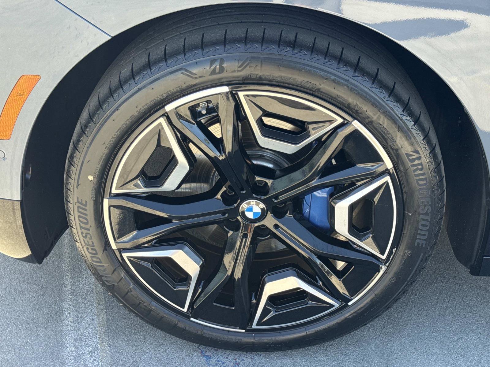 Used 2022 BMW iX xDrive50 w/ Premium Package image 5