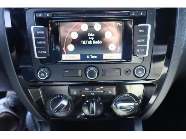 Used 2015 Volkswagen Jetta Sport image 13