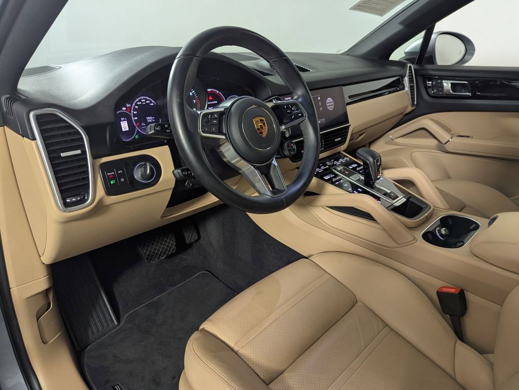 Used 2022 Porsche Cayenne Coupe image 32