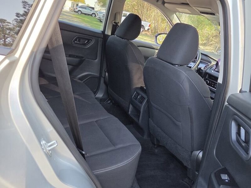 Used 2024 Nissan Rogue S image 15