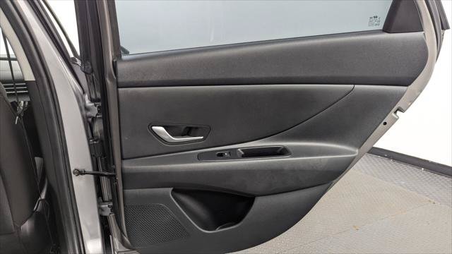 Used 2025 Hyundai Elantra Hybrid FWD image 19