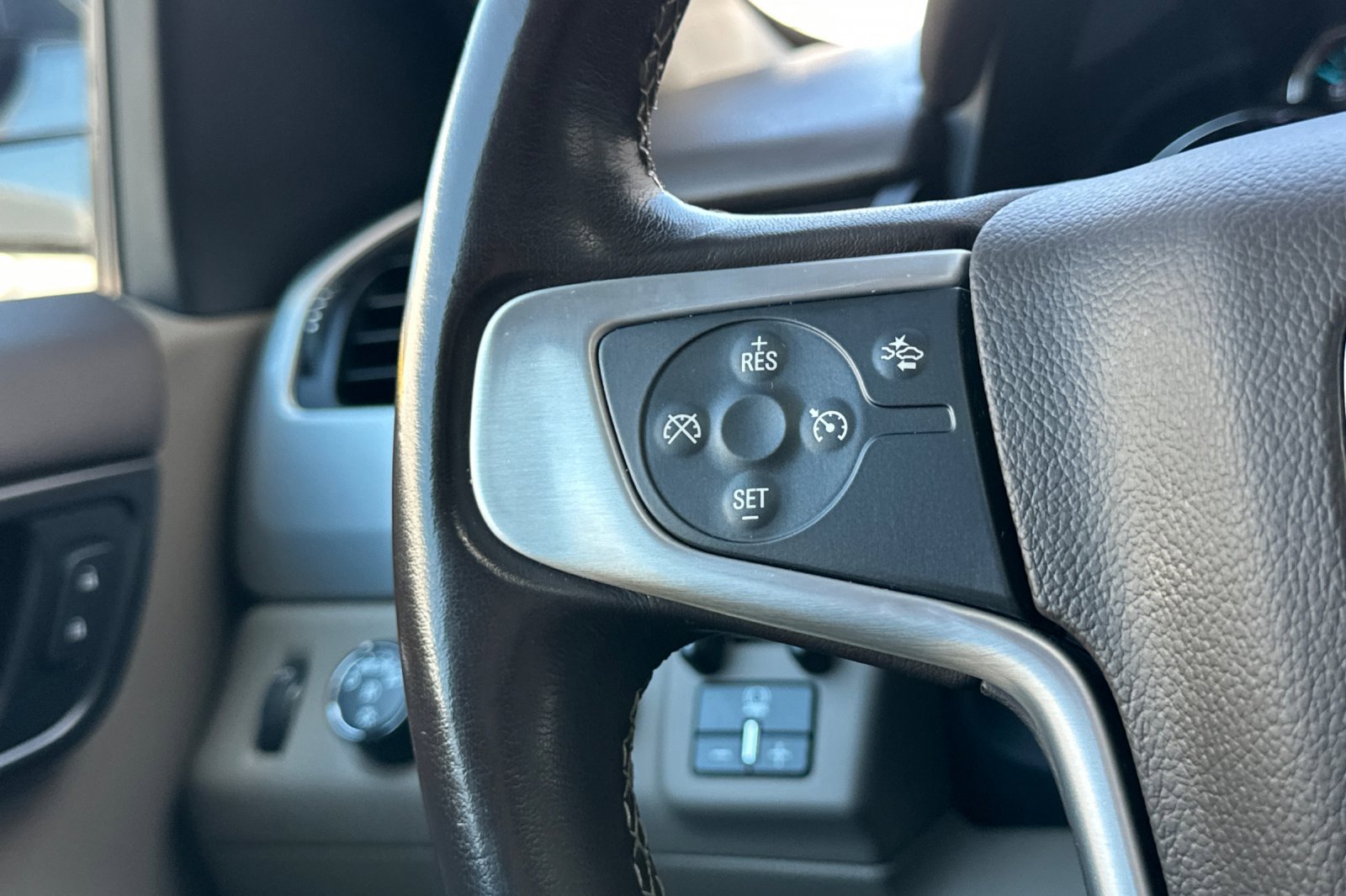 Used 2020 GMC Yukon XL SLT w/ Value Plus Edition image 36