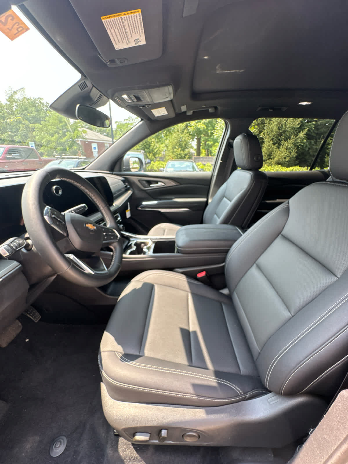 Used 2025 Chevrolet Traverse LT w/ Sun and Wheel Package FWD image 9