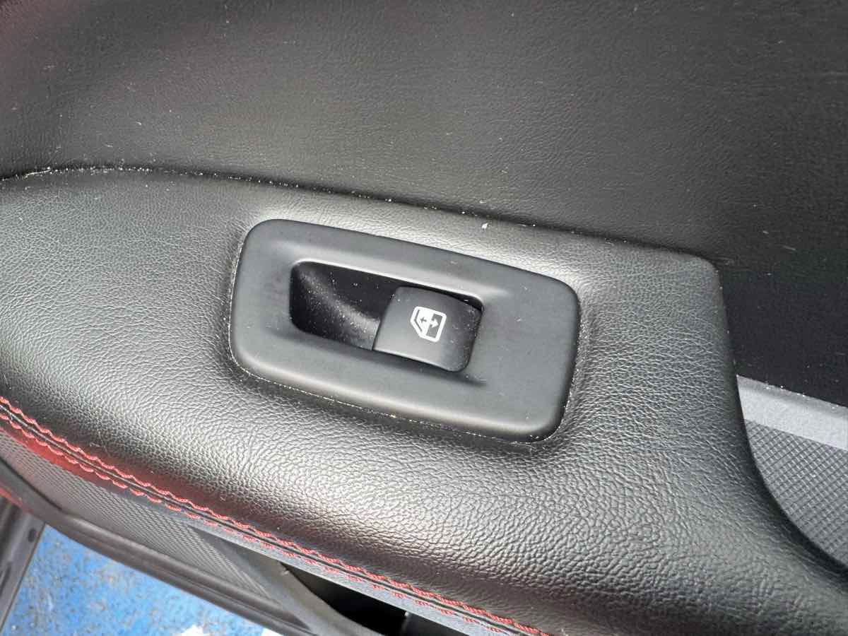 Used 2019 Jeep Compass Trailhawk w/ Cold Weather Group image 37