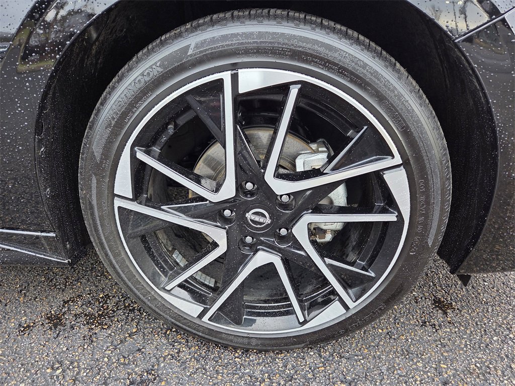 Used 2025 Nissan Sentra SR w/ SR Premium Package image 24