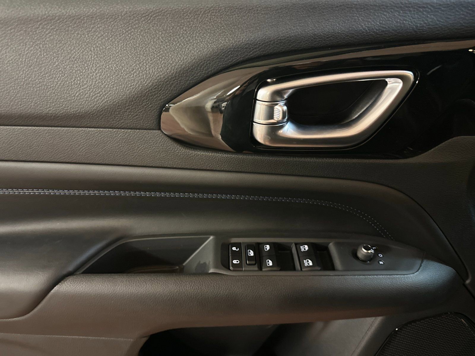 New 2026 Jeep Compass Latitude image 10