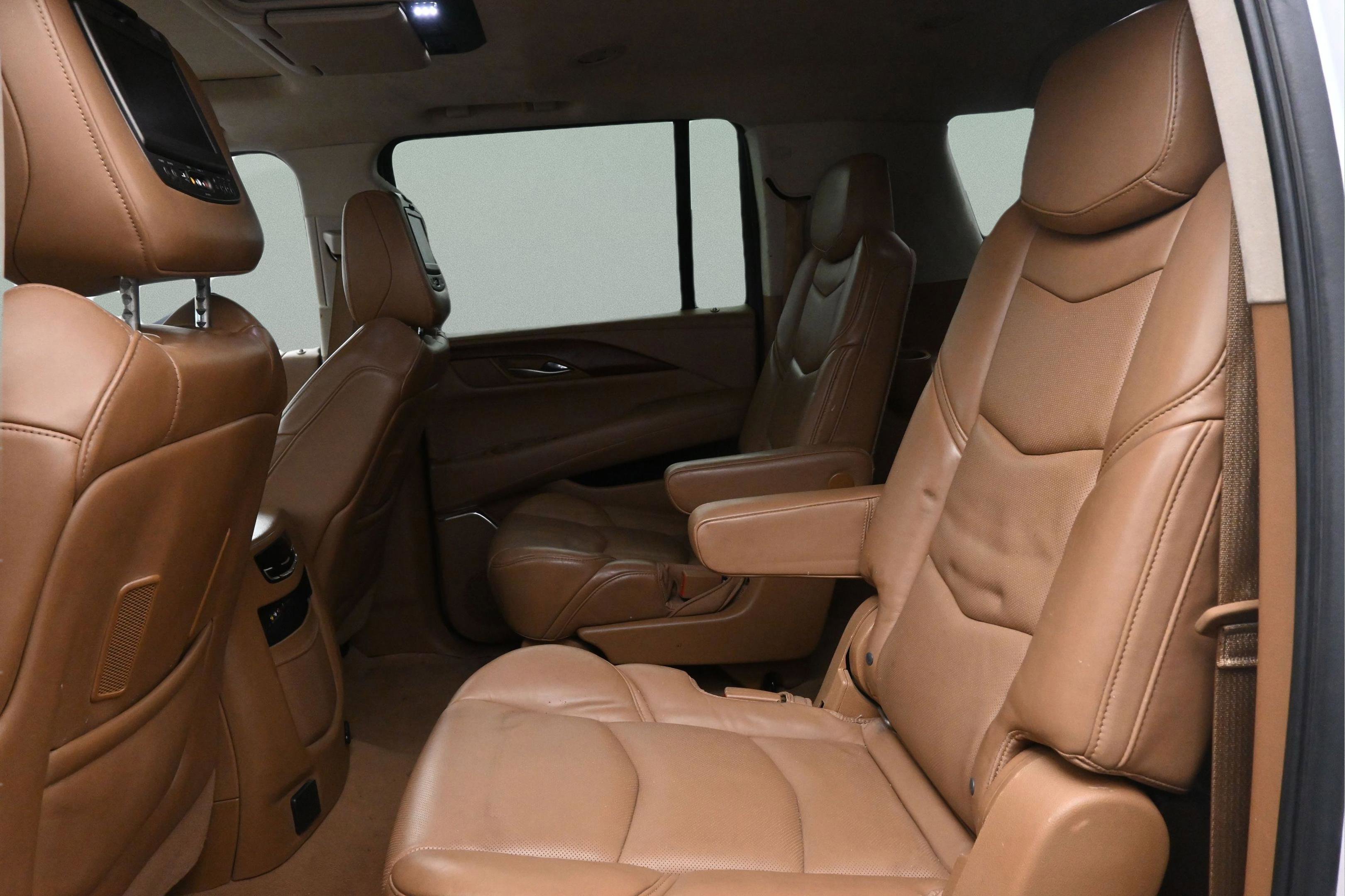 Used 2016 Cadillac Escalade ESV Platinum AWD/4WD image 13