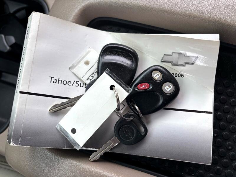 Used 2006 Chevrolet Suburban Z71 w/ Z71 Preferred Equipment Group image 37