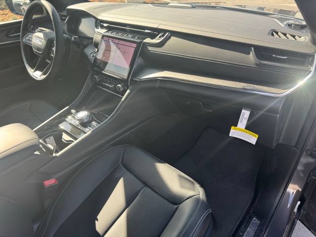 Certified 2025 Jeep Grand Cherokee Overland AWD/4WD image 23