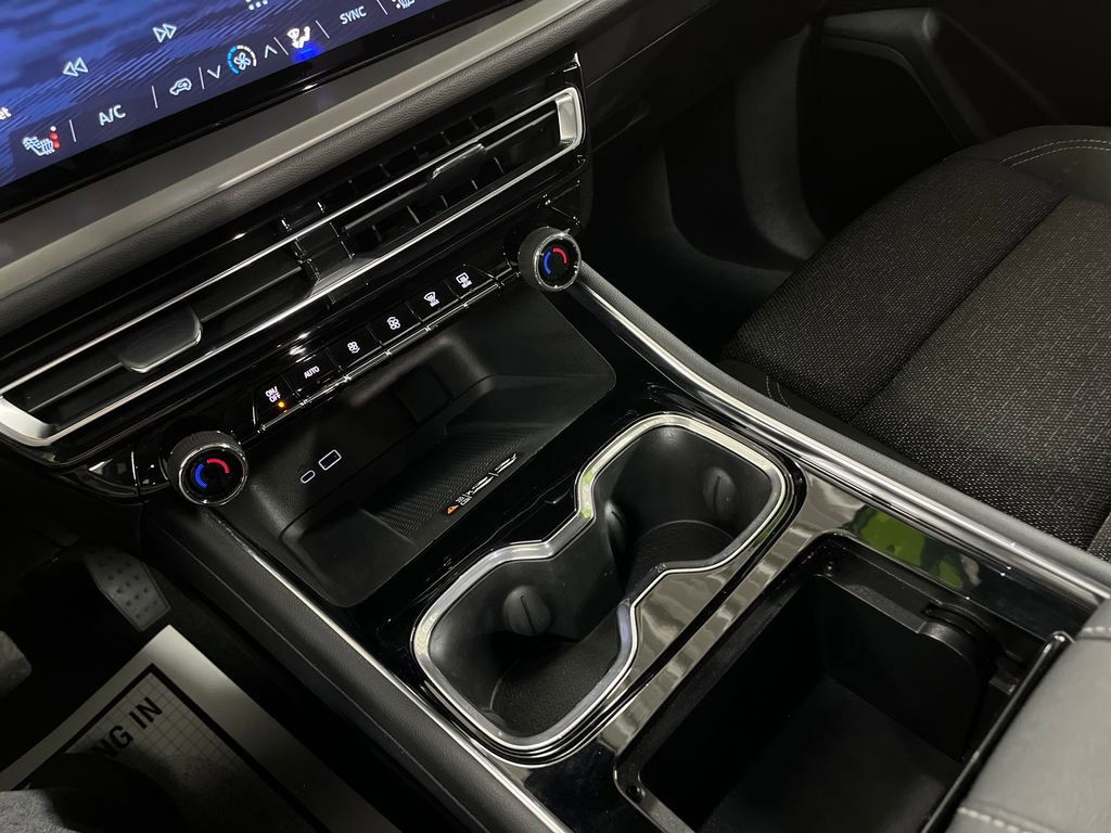 Used 2024 Chevrolet Traverse LT w/ Trailering Package image 25