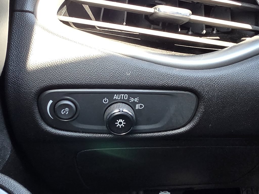 Used 2024 Chevrolet Malibu LT FWD image 24