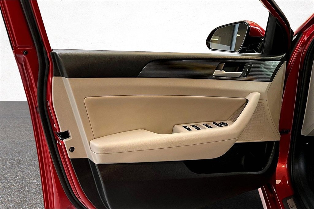 Used 2018 Hyundai Sonata Limited image 18