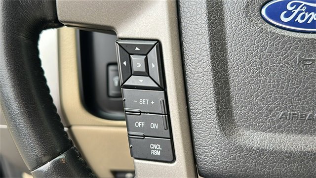 Used 2017 Ford Expedition Limited image 24