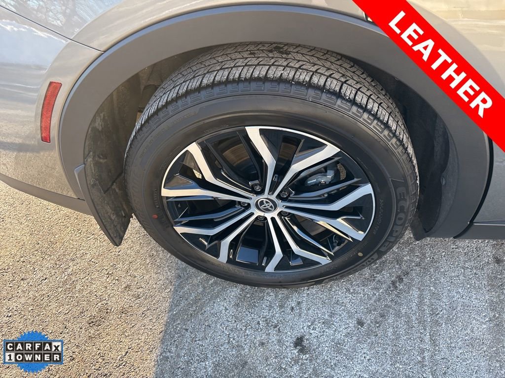 Used 2023 Toyota Crown Limited image 34