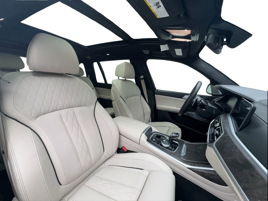 Used 2020 BMW X7 M50i w/ Dynamic Handling Package image 32