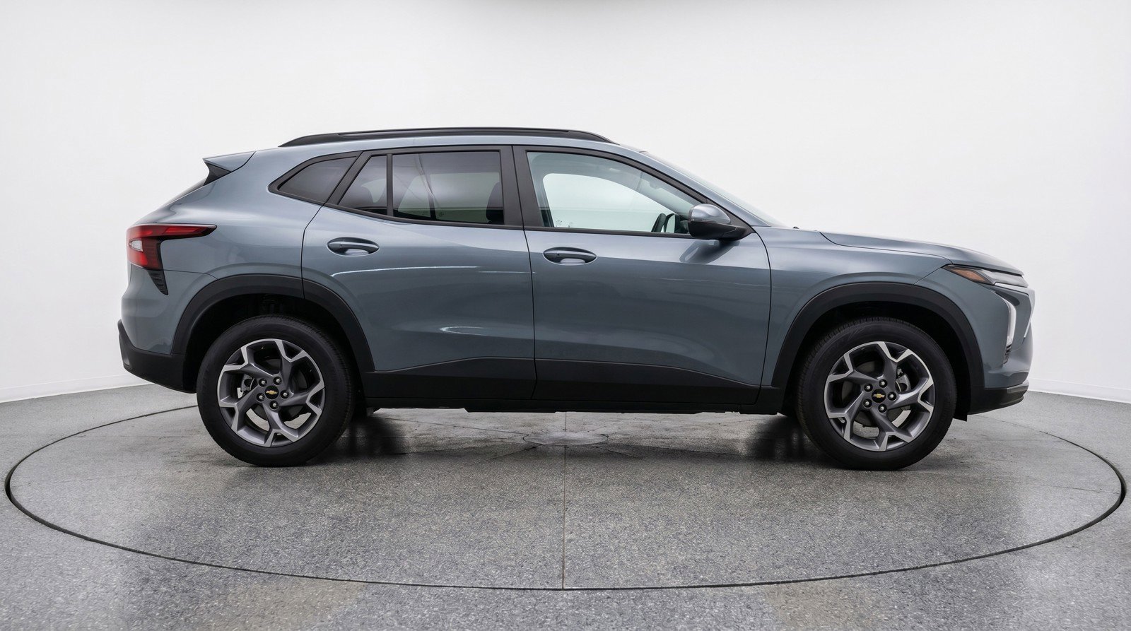 Used 2025 Chevrolet Trax LT FWD image 11