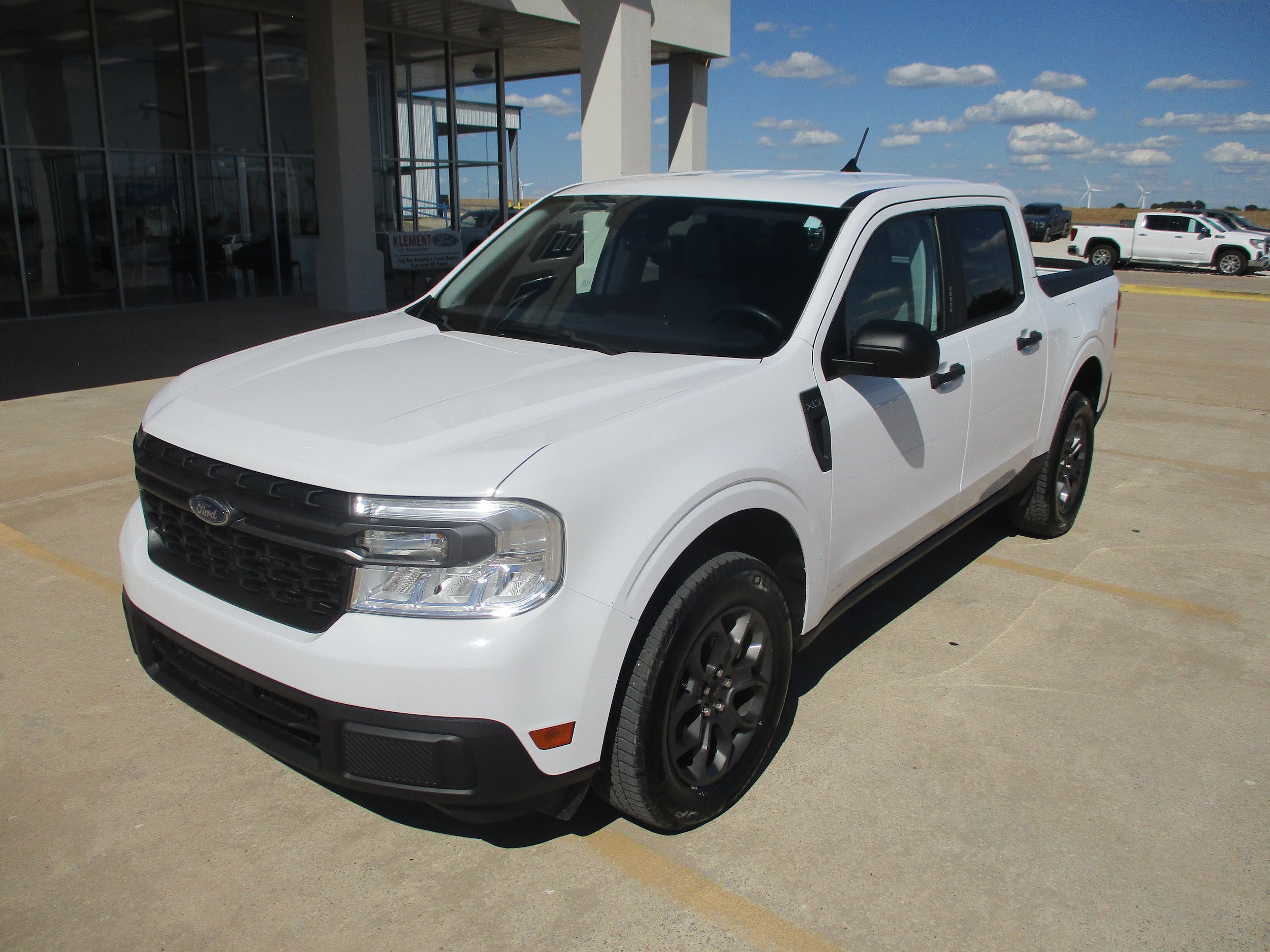 Used 2023 Ford Maverick XLT FWD image 2