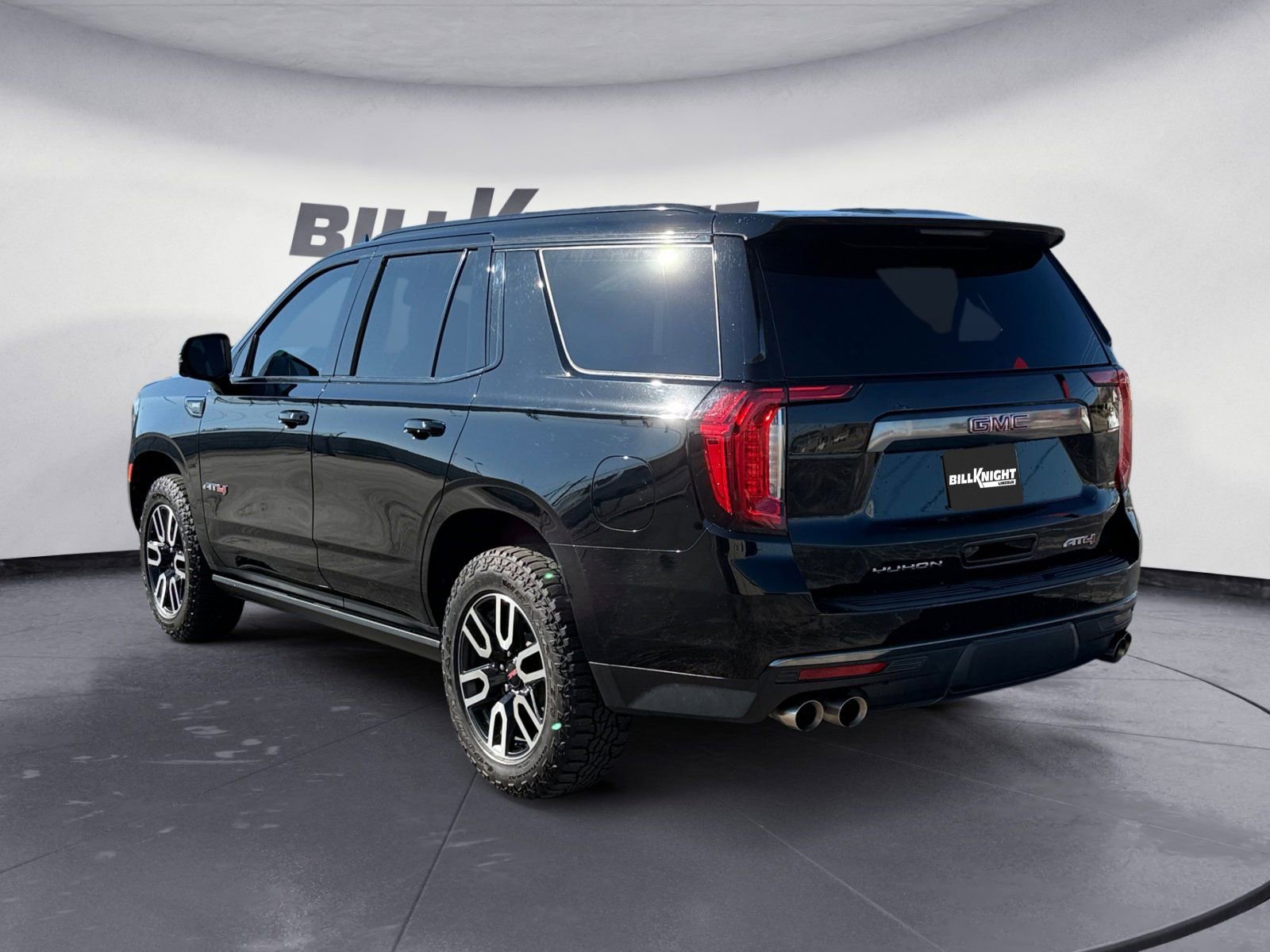 Used 2023 GMC Yukon AT4 w/ AT4 Premium Plus Package image 3