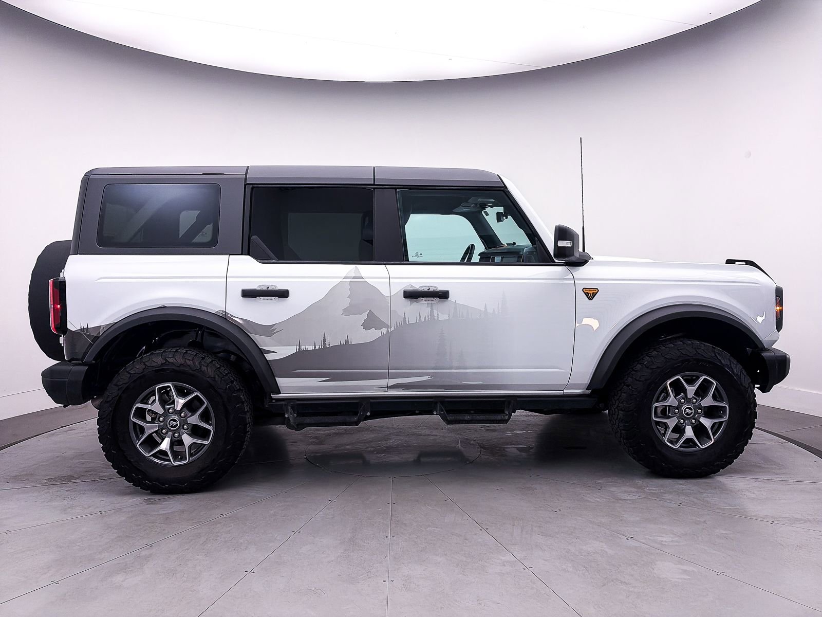 Used 2023 Ford Bronco Badlands image 40