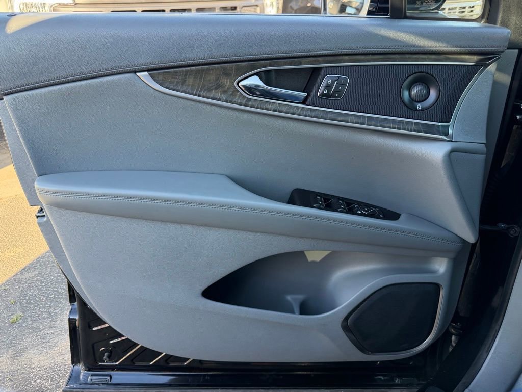 Used 2019 Lincoln Nautilus Reserve image 14