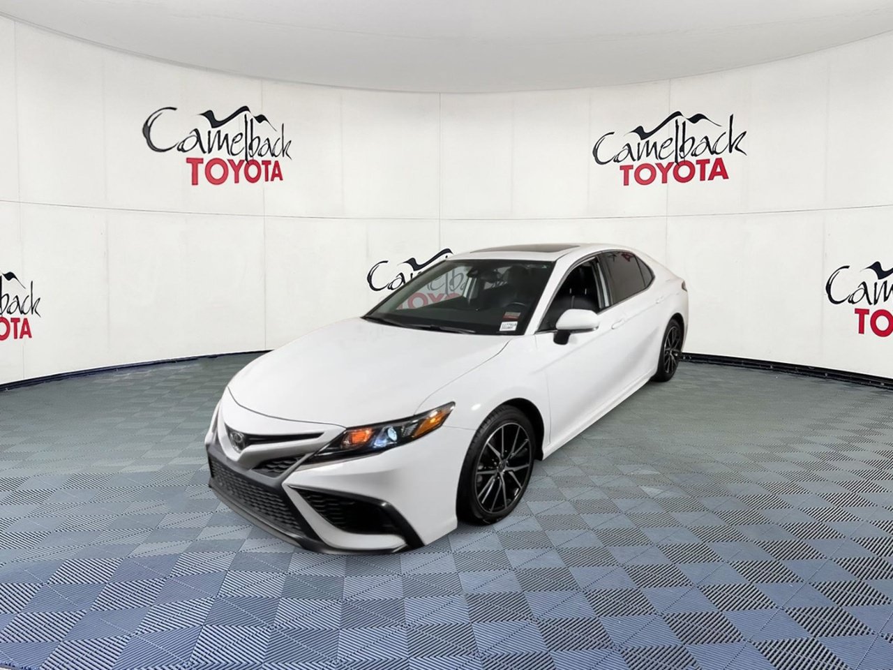 Used 2024 Toyota Camry SE w/ Convenience Package FWD image 6