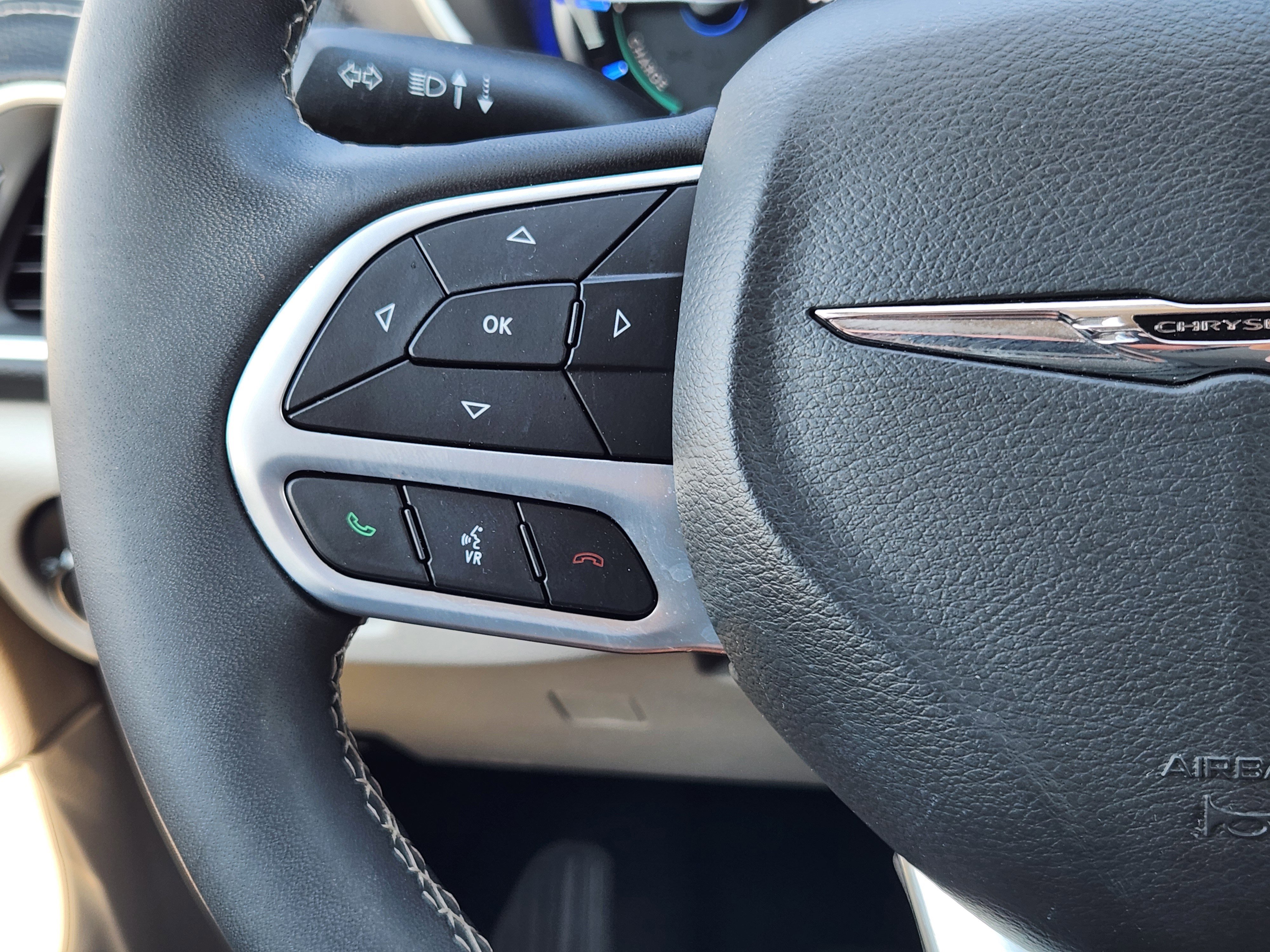 Used 2022 Chrysler Pacifica Touring-L image 24