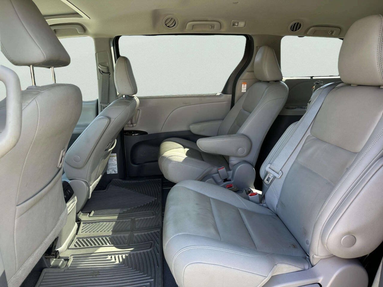 Used 2020 Toyota Sienna XLE FWD image 36