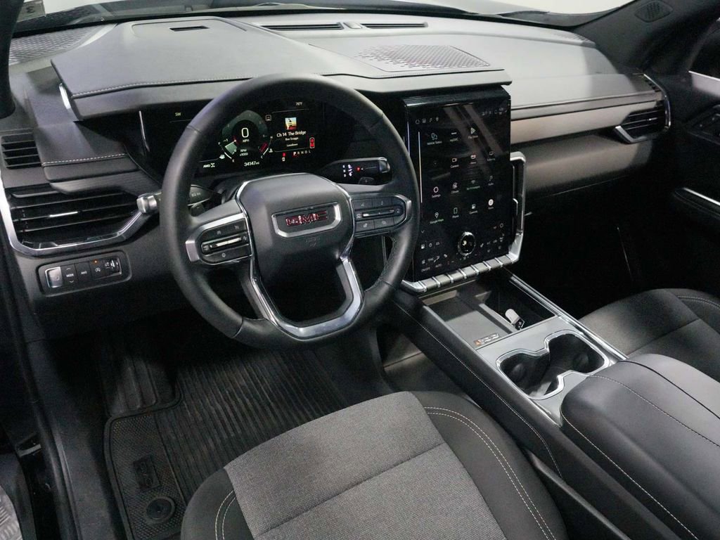 Used 2025 GMC Acadia Elevation w/ LPO, All-Weather Package AWD/4WD image 16