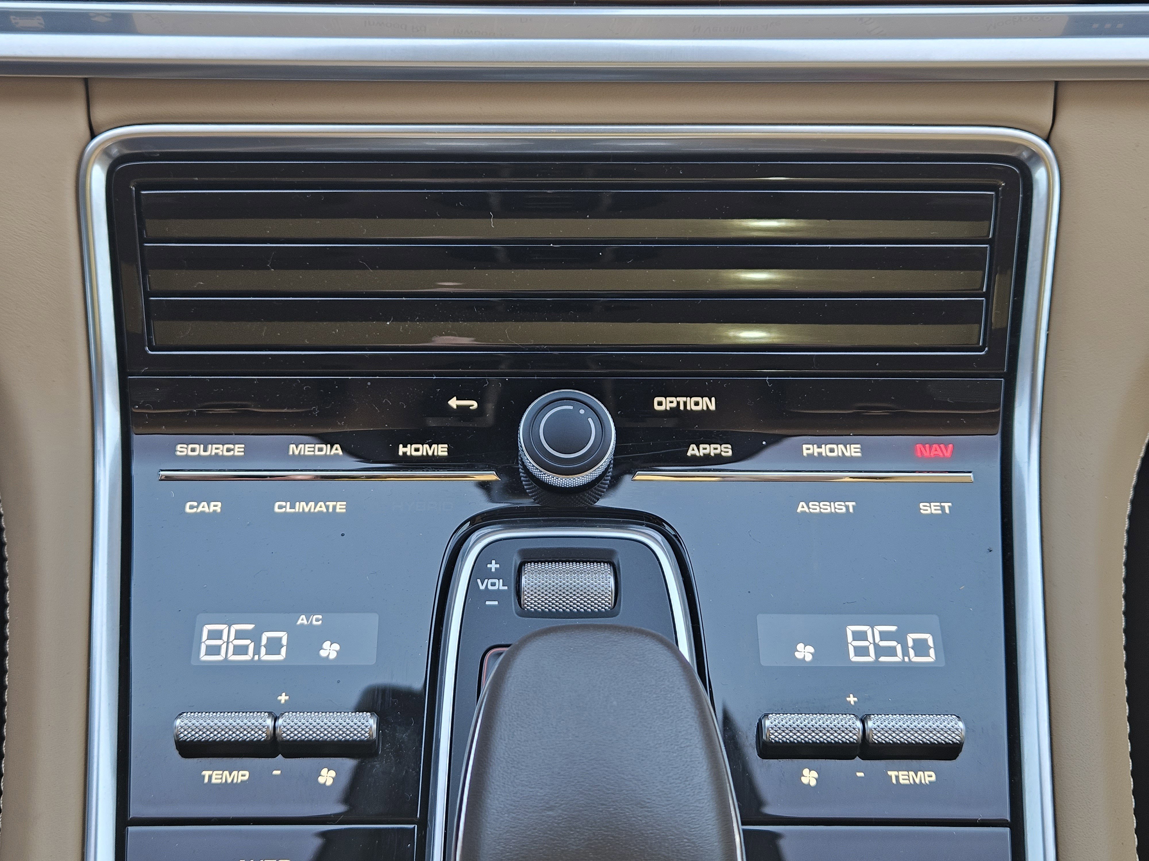 Certified 2023 Porsche Panamera Platinum Edition image 19