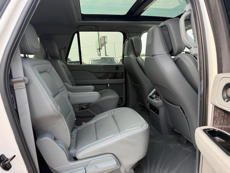 Used 2018 Lincoln Navigator L Reserve w/ Technology Package AWD/4WD image 13