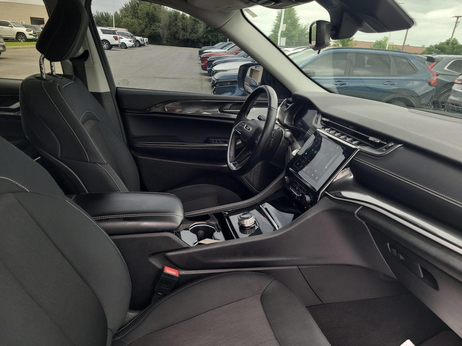 Used 2022 Jeep Grand Cherokee L Laredo w/ Luxury Tech Group I AWD/4WD image 29