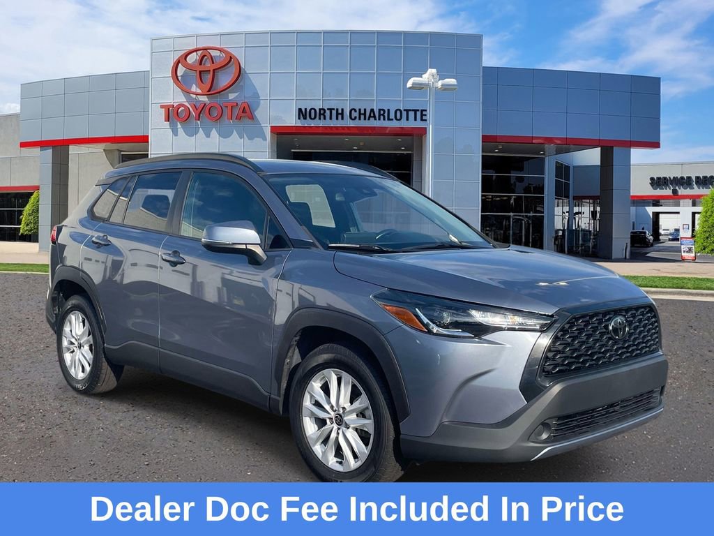 Used 2022 Toyota Corolla Cross LE AWD/4WD image 1