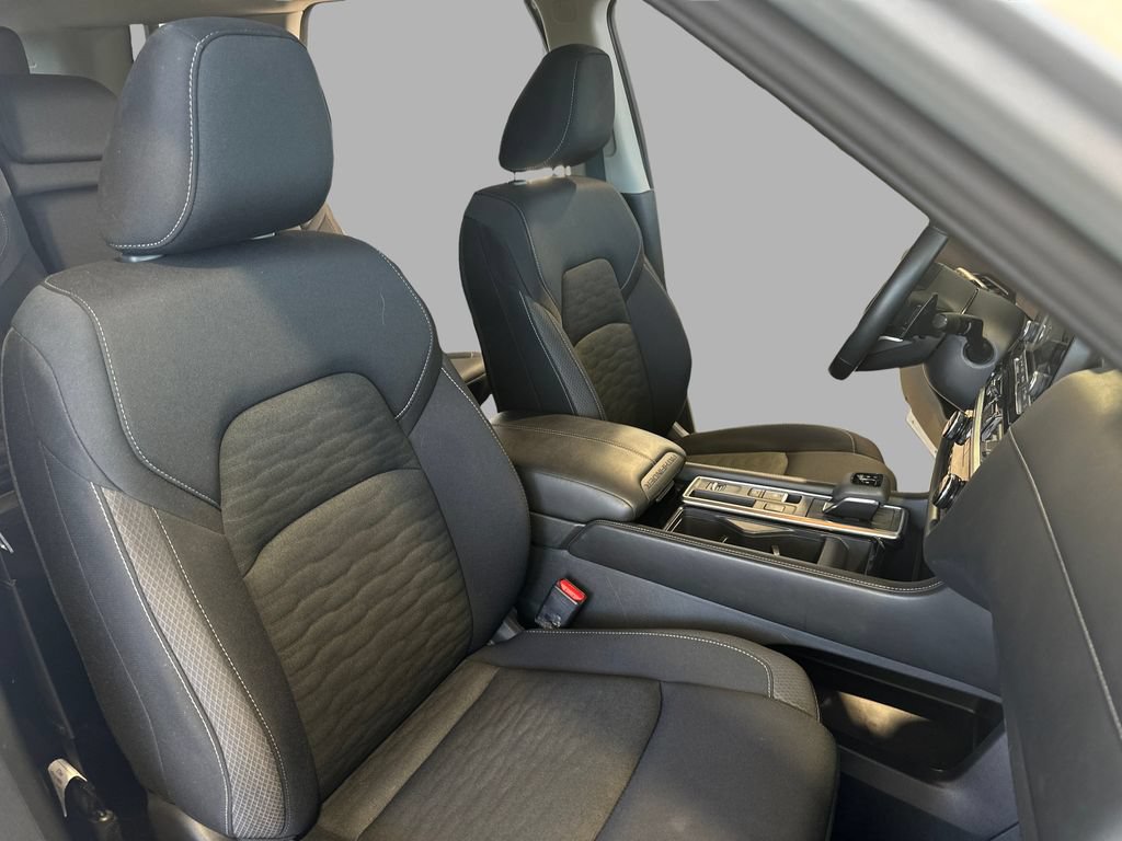 Used 2025 Nissan Pathfinder SV FWD image 25