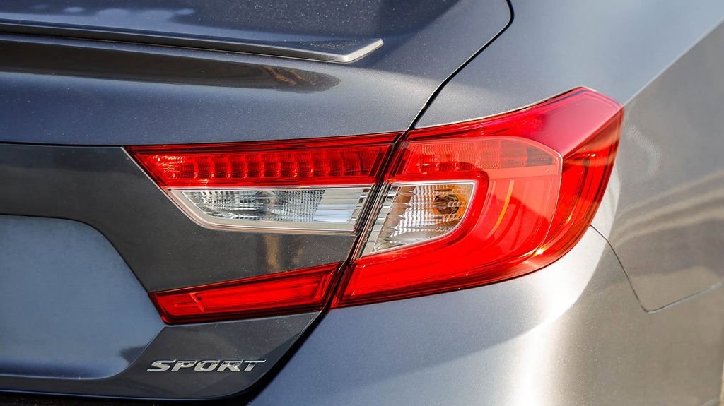 Used 2018 Honda Accord Sport image 10