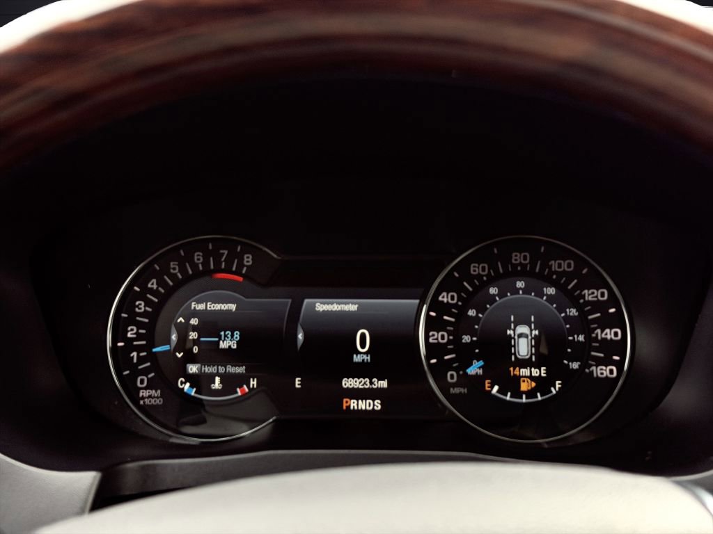 Used 2018 Ford Explorer Platinum image 17