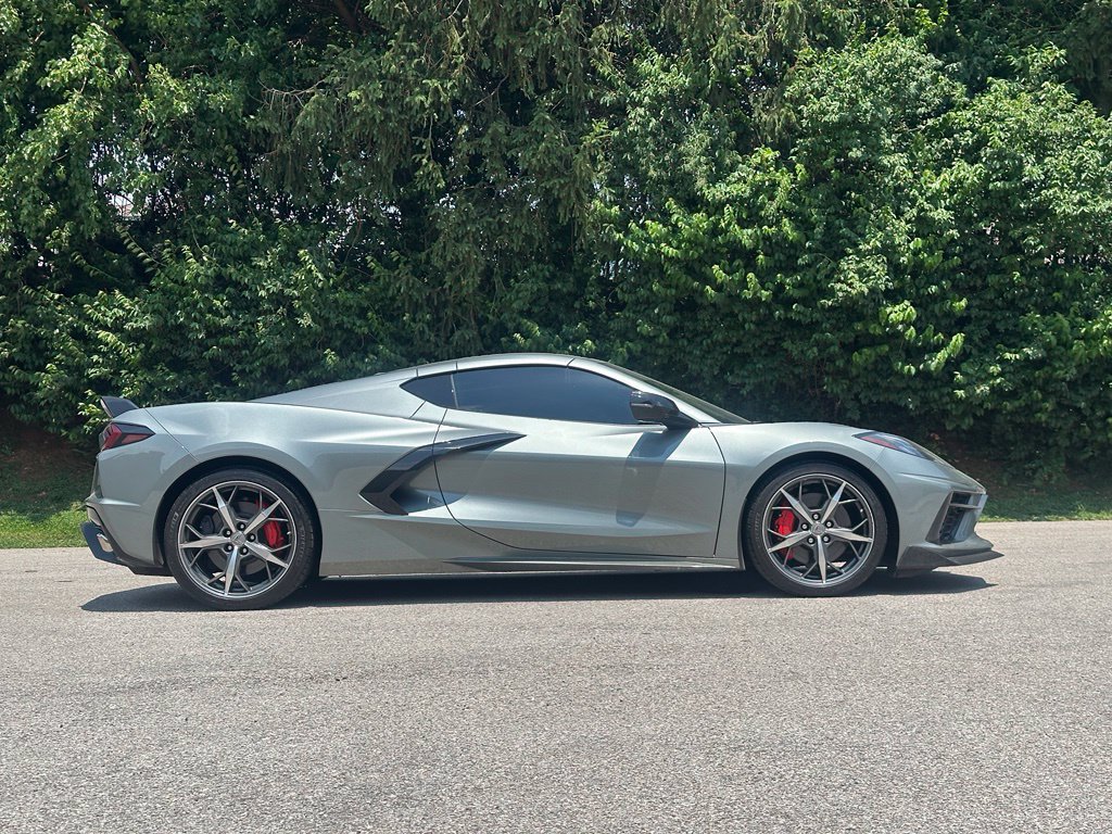 Used 2022 Chevrolet Corvette Stingray Preferred Cpe w/ Z51 Performance Package RWD image 3