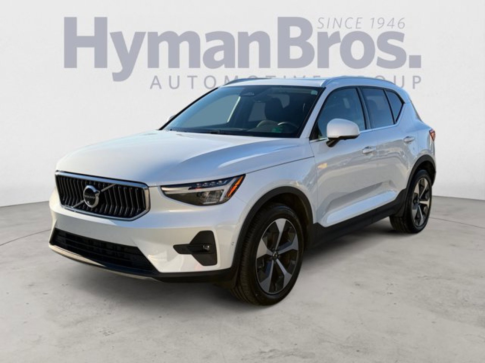 Used 2025 Volvo XC40 B5 Plus image 7