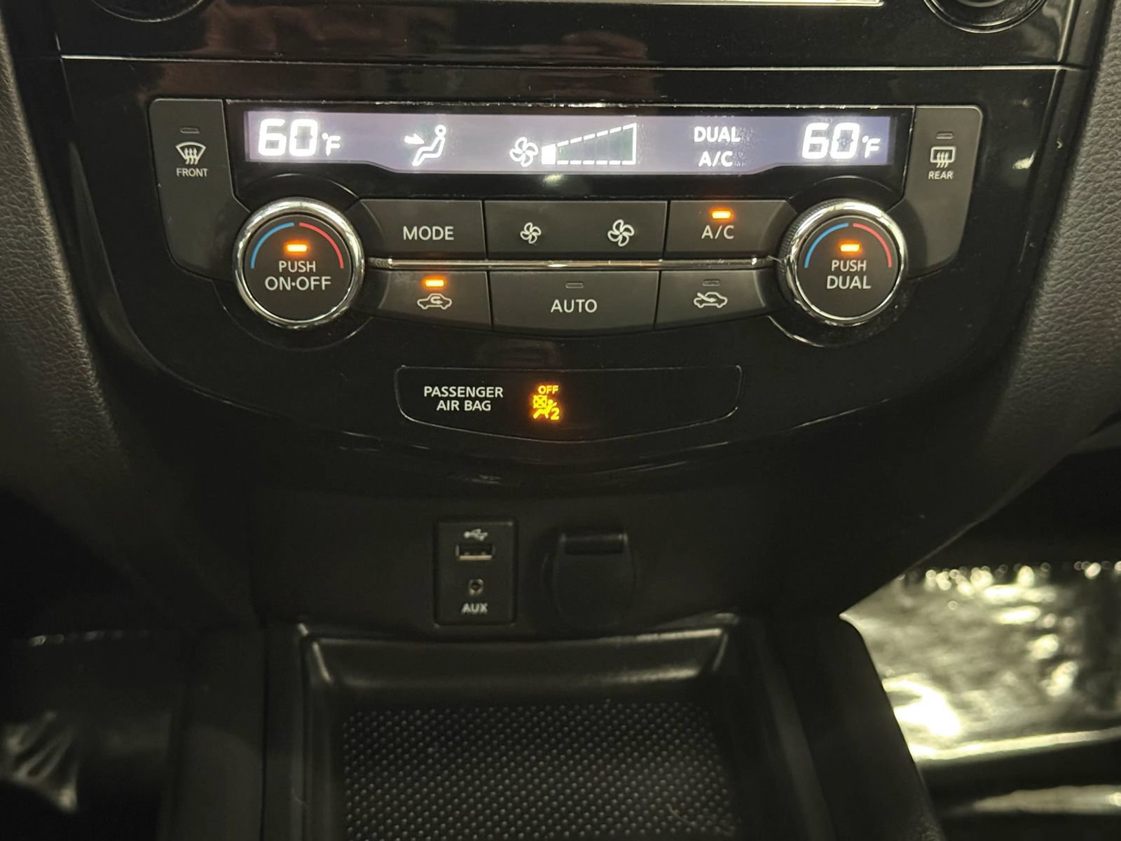 Used 2016 Nissan Rogue SV w/ SV Premium Package AWD/4WD image 35