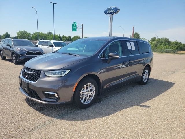 Used 2023 Chrysler Pacifica Touring-L FWD image 15
