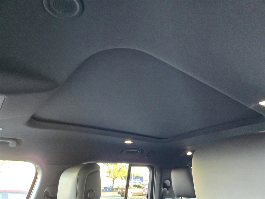 New 2025 Land Rover Defender 130 X-Dynamic SE image 13