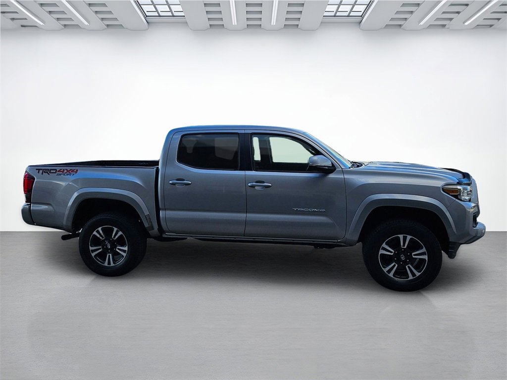 Used 2018 Toyota Tacoma TRD Sport image 4
