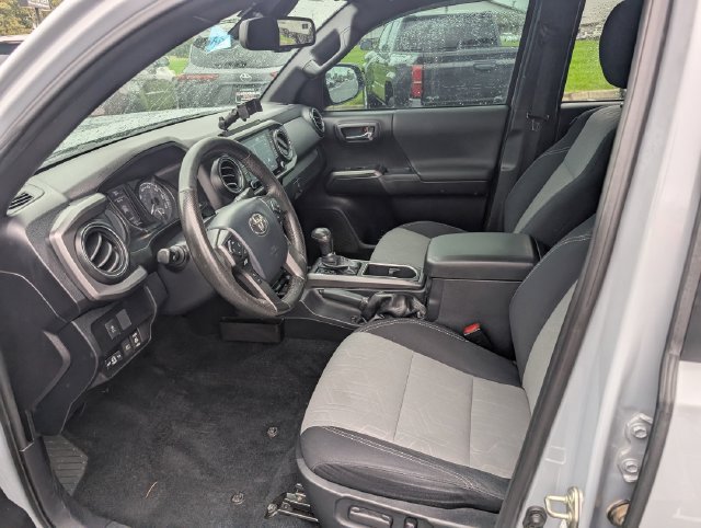 Used 2020 Toyota Tacoma TRD Off-Road AWD/4WD image 15