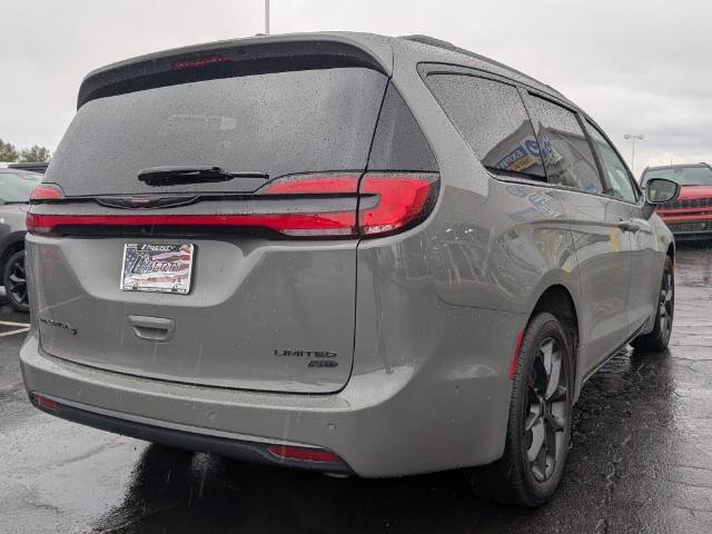 Used 2021 Chrysler Pacifica Limited w/ Uconnect Theater Family Group image 5