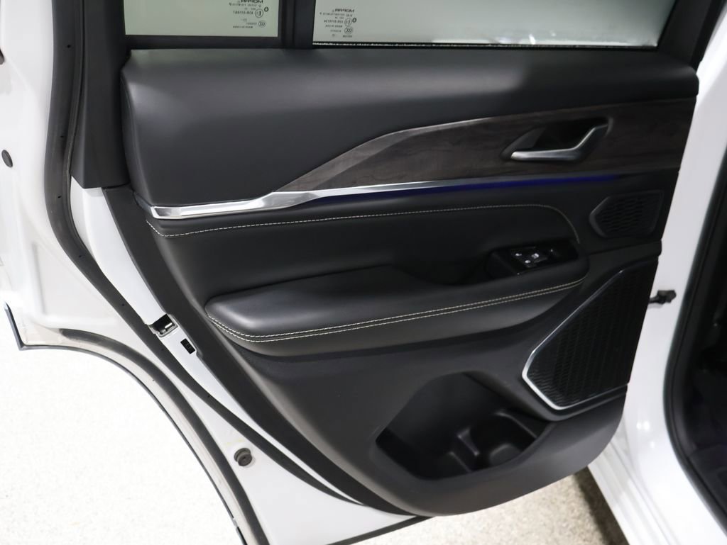 Certified 2024 Jeep Grand Cherokee Overland image 21