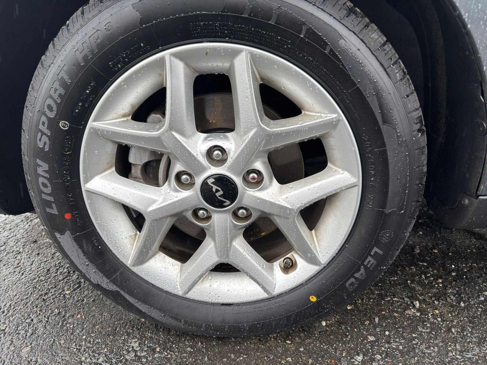 Used 2025 Kia Soul LX w/ LX Technology Package FWD image 28